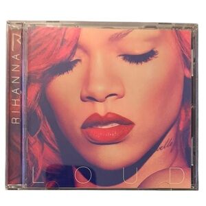 🔵 3/ $15 - Rihanna / Loud CD